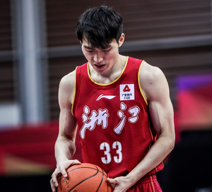 天博体育- 今晚上海海港调整名单以备欧联摩纳哥赛前状态回暖，这操作让人直呼：山东男篮围绕德甲复出首秀